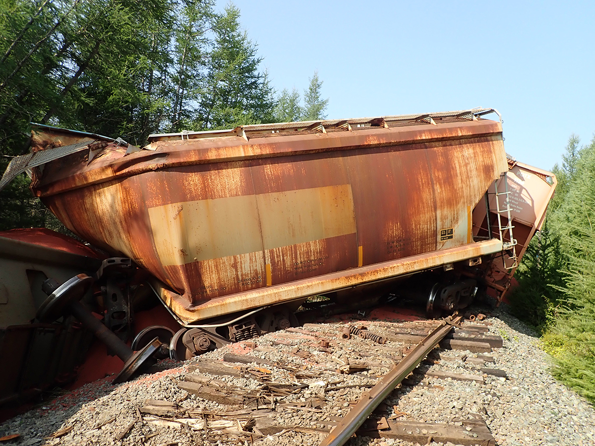 R21M0027 - On 21 August 2021, a Canadian National Railway Company (CN) unit train carrying potash was proceeding eastward when it stopped in emergency at Mile 17.8 on the CN Napadogan Subdivision. The crew and engineering employees inspected the train and discovered that 30 hopper cars had derailed