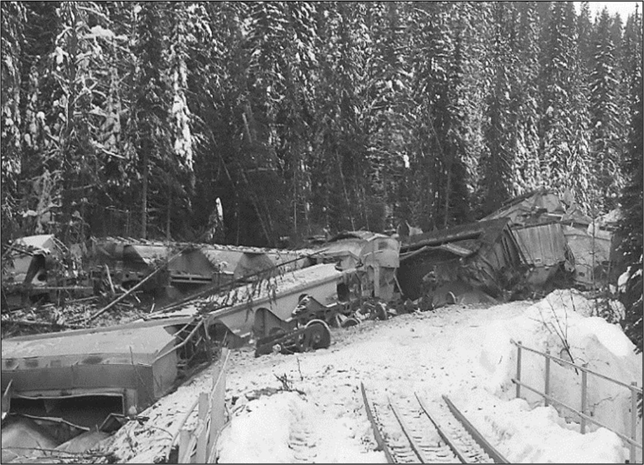 Derailed head-end cars looking toward the rear of the train (Source: Canadian Pacific)