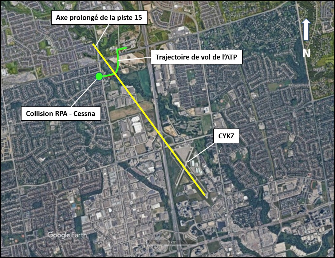 Vue d’ensemble de l’aéroport municipal de Toronto/Buttonville (Ontario) et de ses environs, montrant le lieu de la collision, l’axe de la piste 15 et la trajectoire de vol de l’aéronef télépiloté (Source : Google Earth, avec annotations du BST)