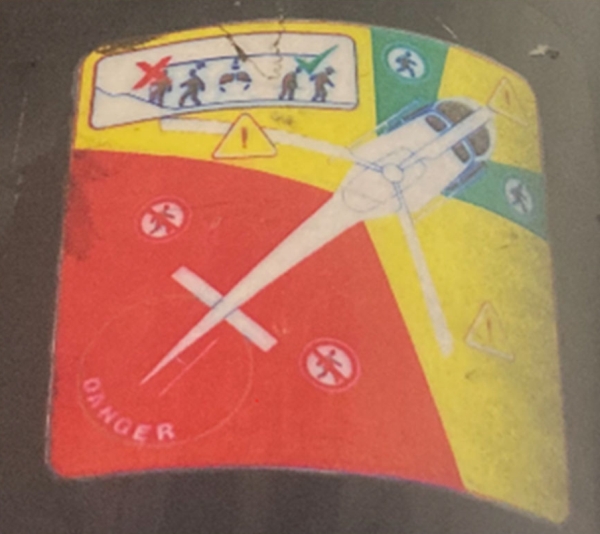 Figure 3. Plaquette de sécurité de l’hélicoptère à l’étude (Source : Heli Explore Inc.)