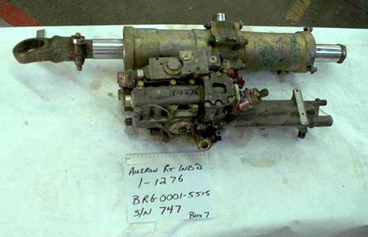 Vérin de l'aileron intérieur droit