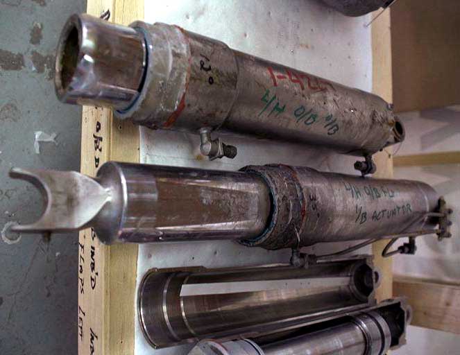 Vérin de volet - volet extérieur gauche - vérins intérieur et extérieur