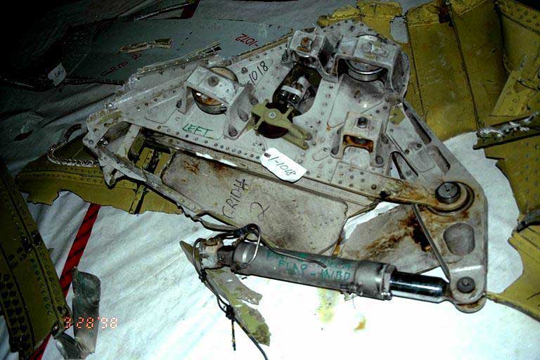 1 Vérin intérieur du volet intérieur gauche