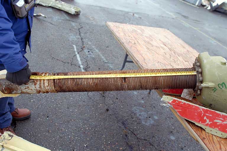 Vis du vérin du stabilisateur droit