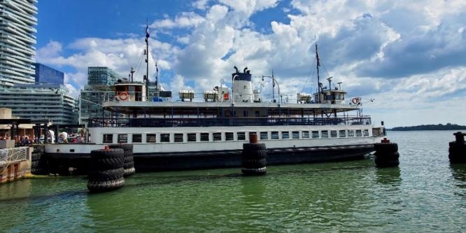 Figure 1. The Sam McBride berthed at the Jack Layton Ferry Terminal in Toronto, Ontario (Source: TSB)