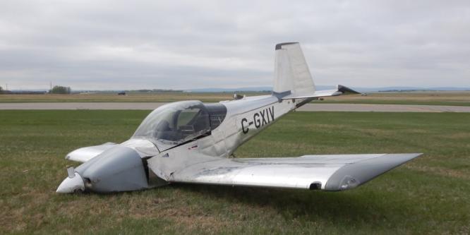 Figure 2. Vue de l’aéronef à l’étude après l’accident, vers l’ouest (Source : BST) 